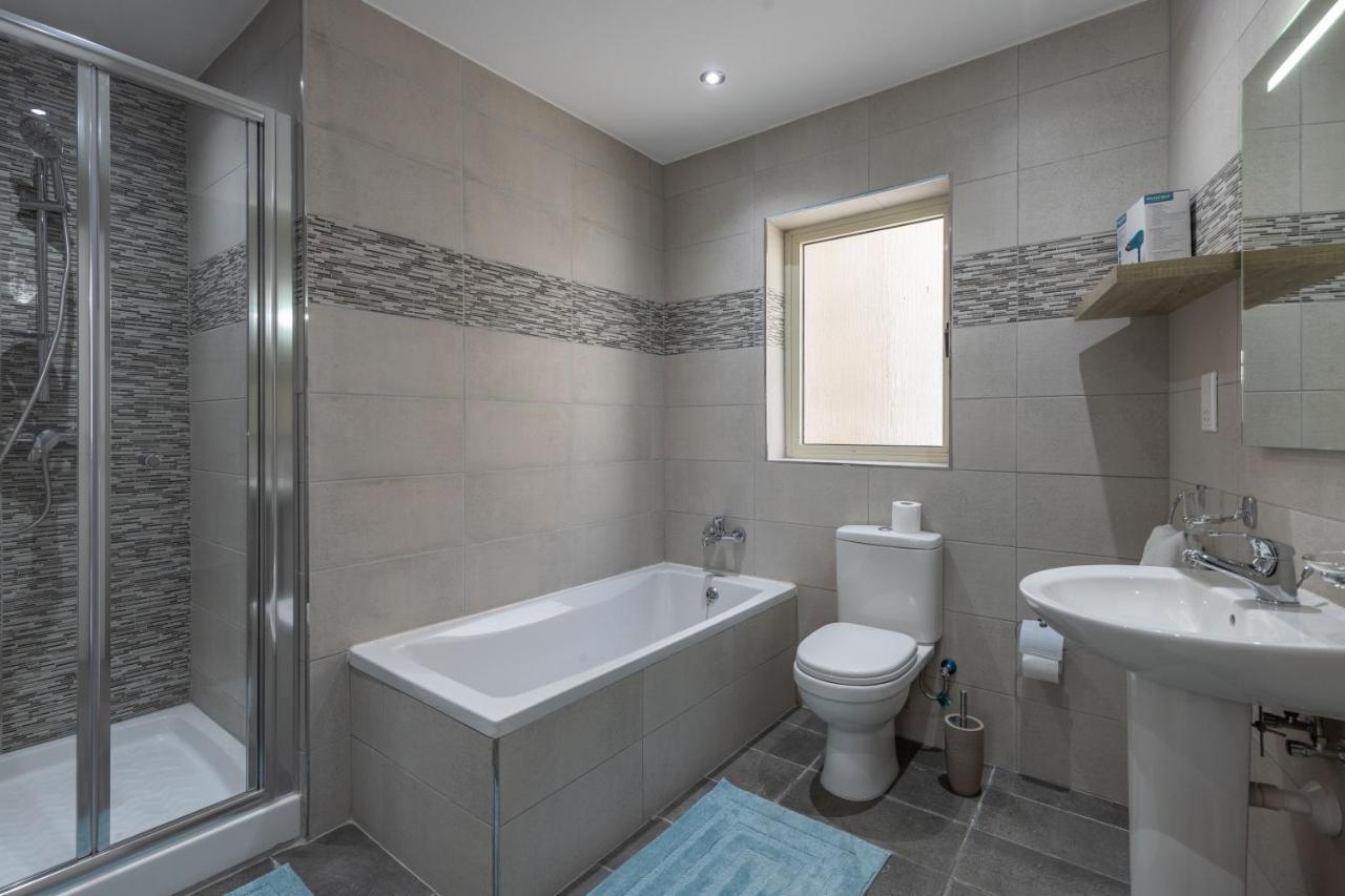 Sliema Bedrooms With Ensuite Bathrooms Exterior photo